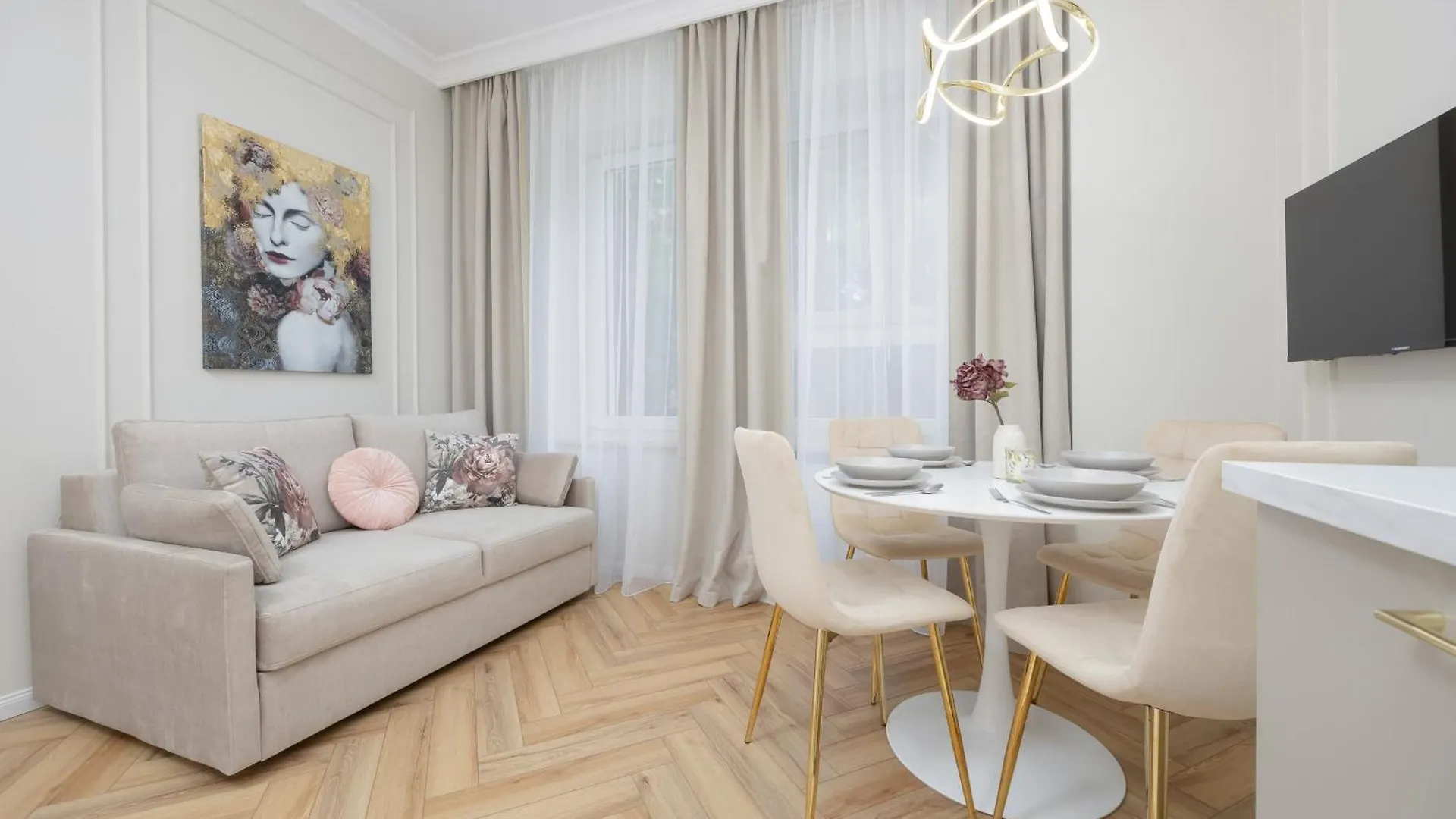 Elegant Apartments Grojecka In Warsaw By Renters