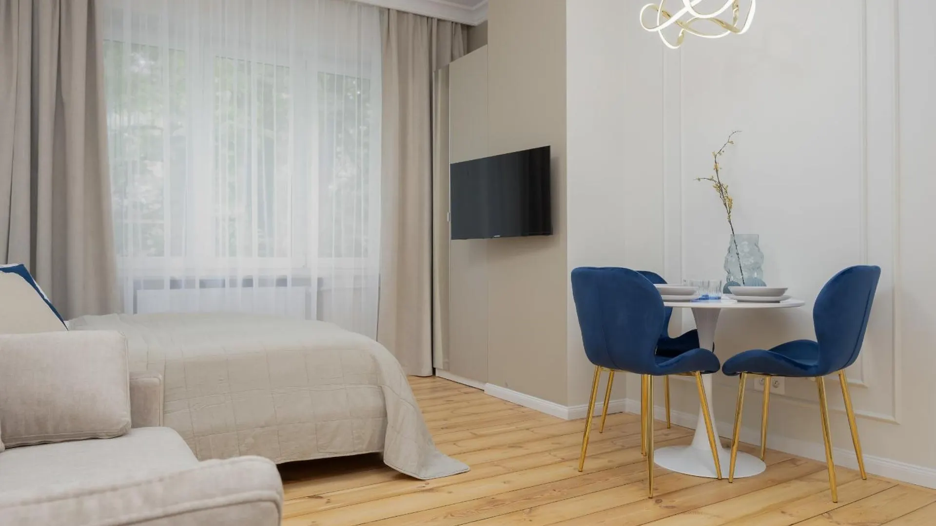 Elegant Apartments Grojecka In Warsaw By Renters